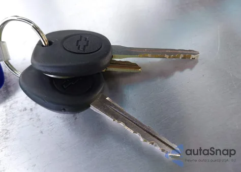 1999 Chevrolet Silverado 2500 z USA, uszkodzony, nr VIN 1GCGC24U0XE191334